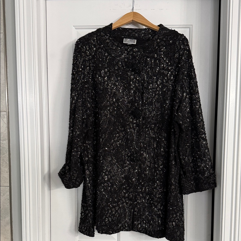 JM Collection Black and Silver Textured Top
